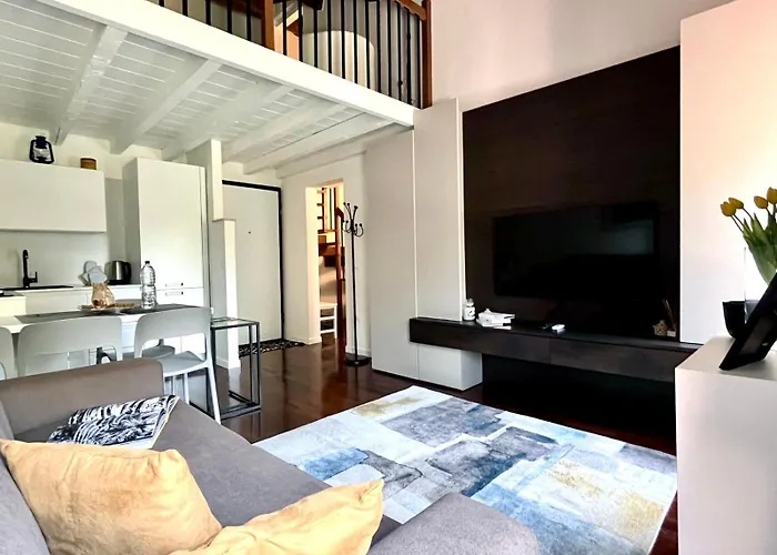 Le Petit Loft Apartment *